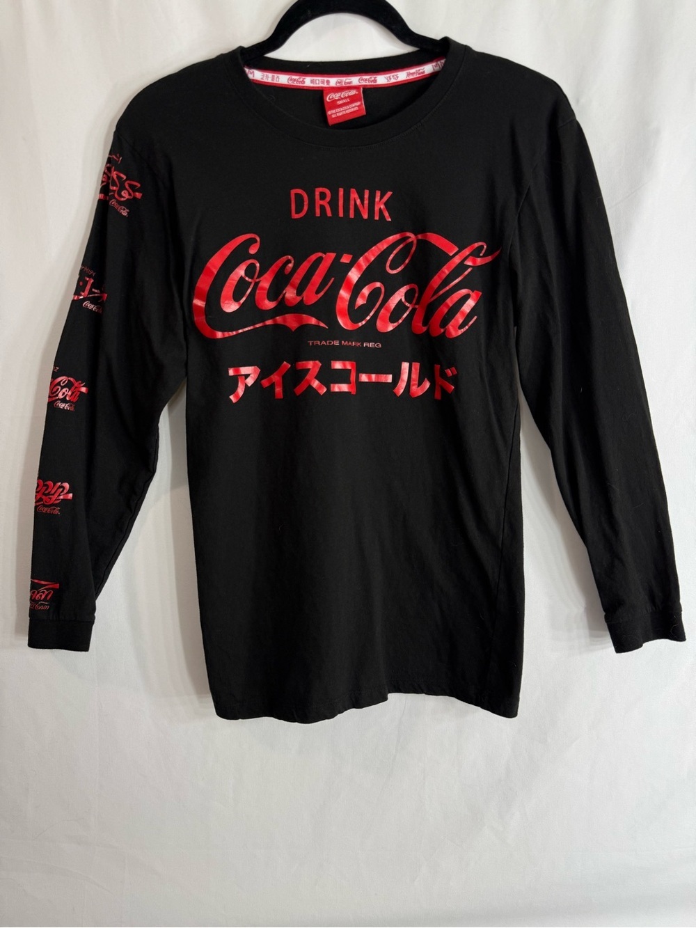 Coca-Cola Graphic Tee Small Black Red Foreign Language Logo Long Sleeve, size S